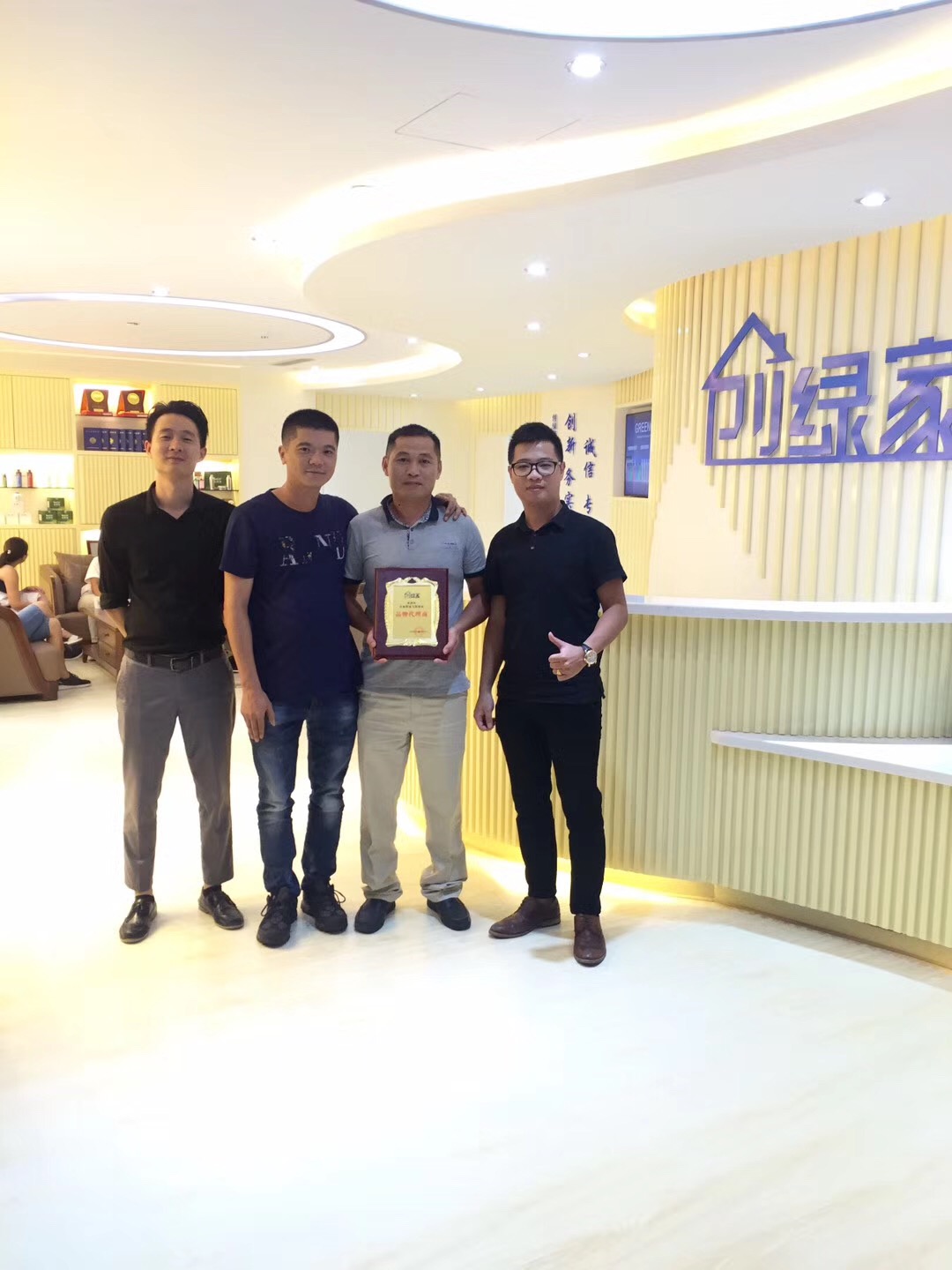 熱烈祝賀佛山高明陳總、李總、彭總簽約創(chuàng)綠家！