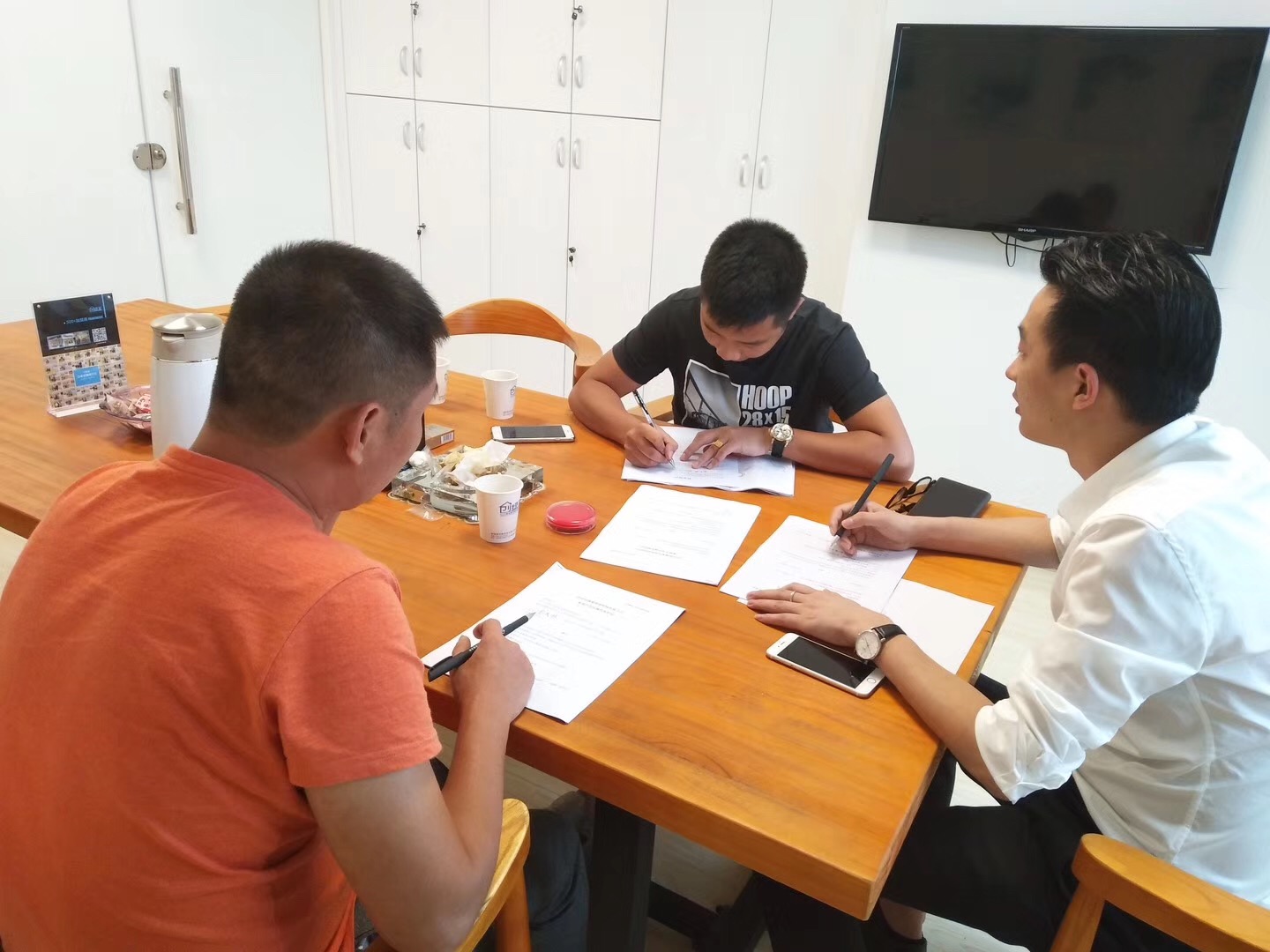 熱烈祝賀佛山高明陳總、李總、彭總簽約創(chuàng)綠家！