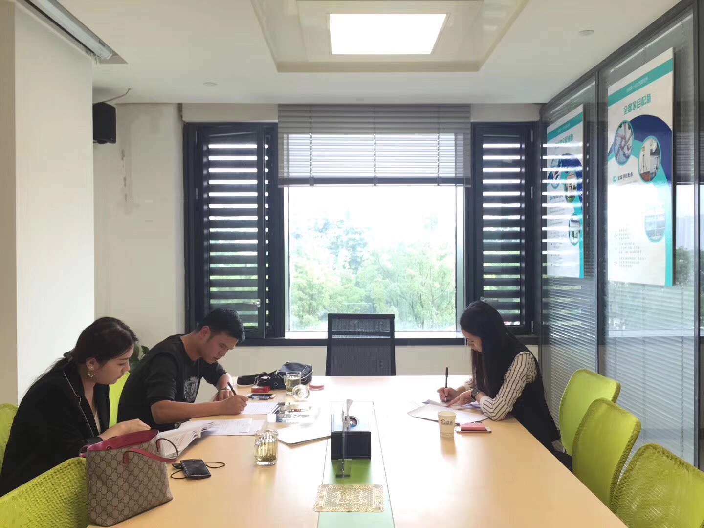 熱烈祝賀楊總簽約創(chuàng)綠家浙江省縣級(jí)市代理！