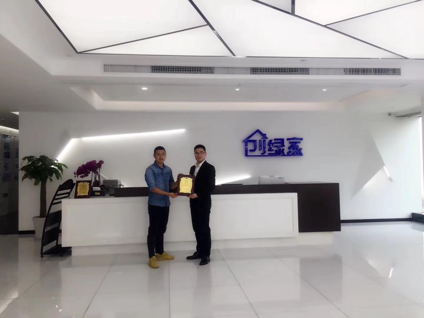 熱烈祝賀朱總簽約創(chuàng)綠家義烏市區(qū)級代理！