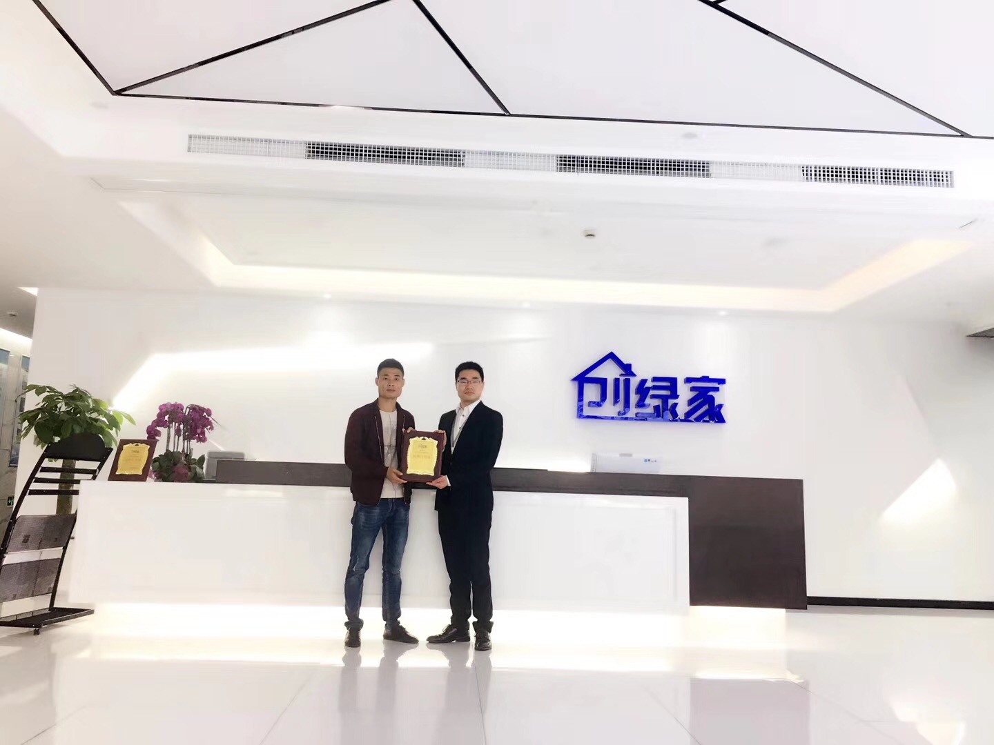 熱烈祝賀吳總簽約創(chuàng)綠家婁底市區(qū)級(jí)代理！