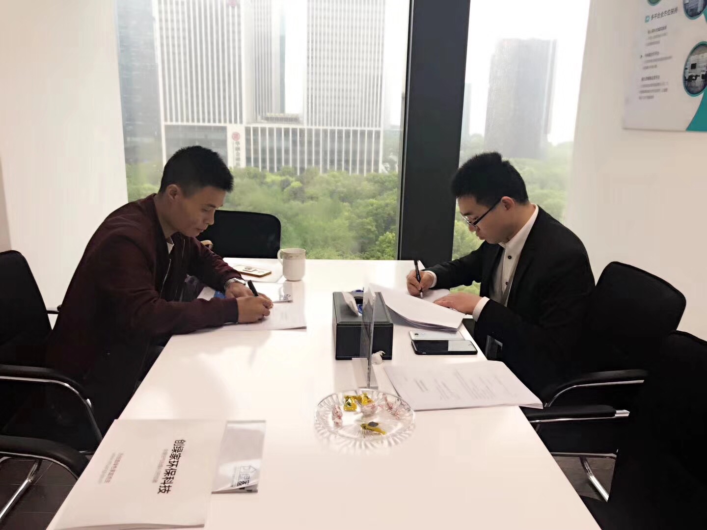 熱烈祝賀吳總簽約創(chuàng)綠家婁底市區(qū)級(jí)代理！