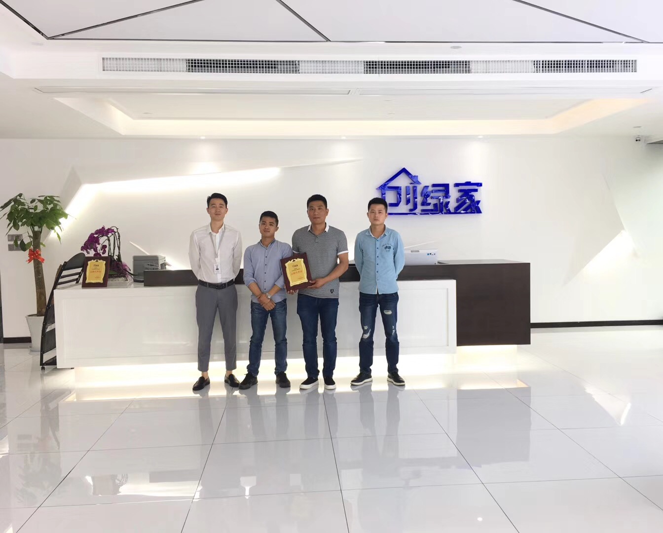 熱烈祝賀楊總、吳總、甘總簽約創(chuàng)綠家長(zhǎng)沙市區(qū)級(jí)代理！