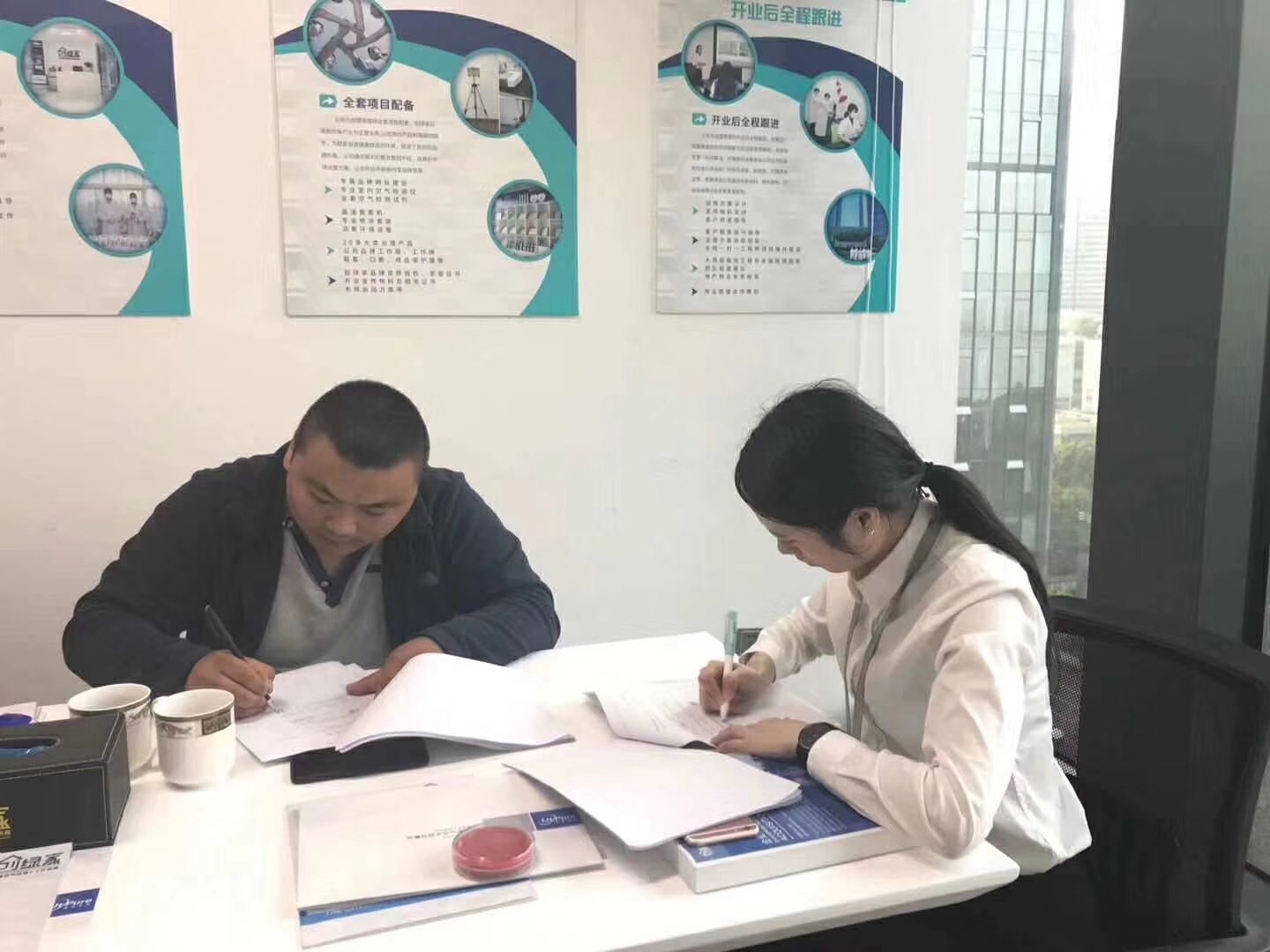 熱烈祝賀米總一家簽約創(chuàng)綠家泰安市區(qū)級(jí)代理！