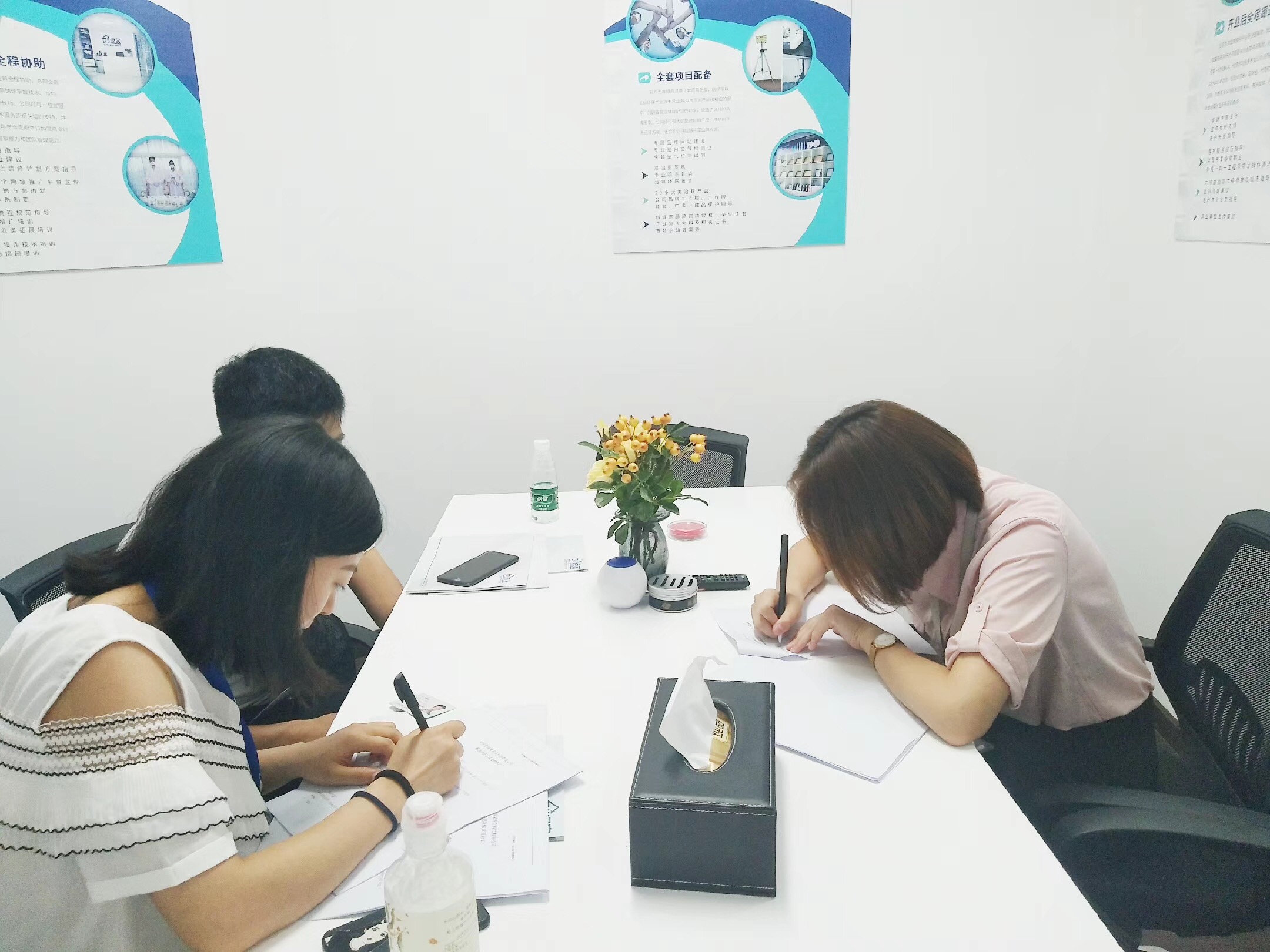 熱烈祝賀段總夫婦簽約創(chuàng)綠家宜昌市區(qū)級代理！