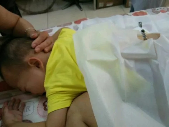 4歲男孩和媽媽辦“婚禮”，真相令人淚崩！