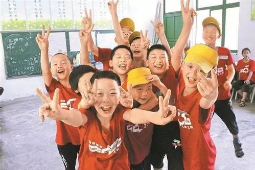 開(kāi)學(xué)倒計(jì)時(shí)，學(xué)校除甲醛讓熊孩子們?cè)獨(dú)鉂M滿迎接新學(xué)期！