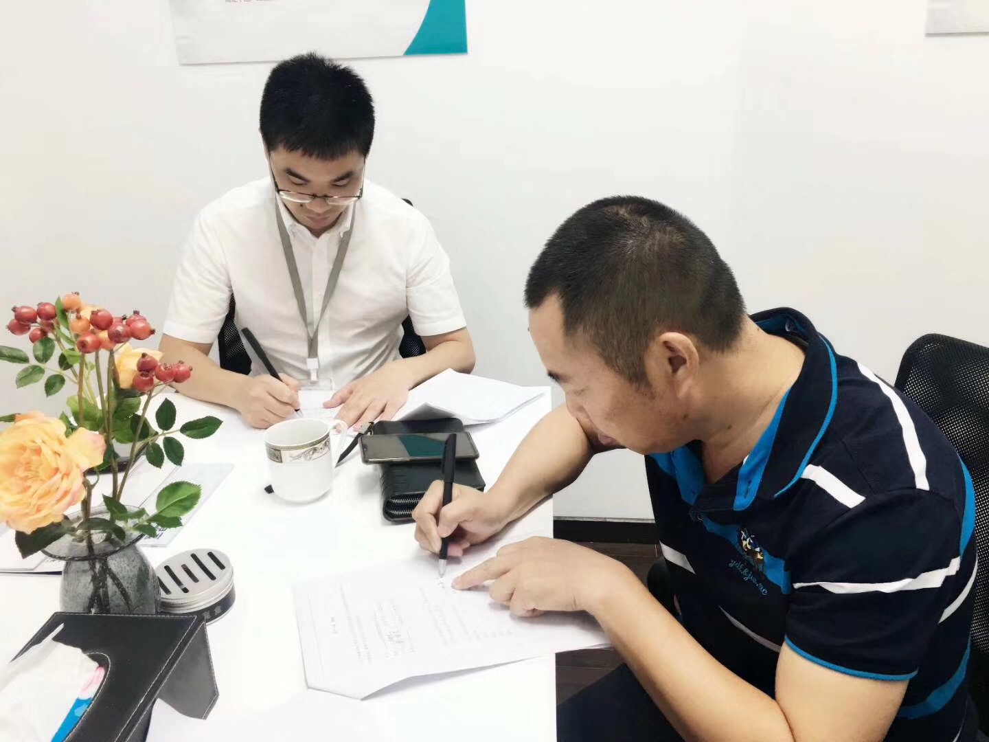 熱烈祝賀杜總、應總簽約創(chuàng)綠家鎮(zhèn)江市縣級代理！