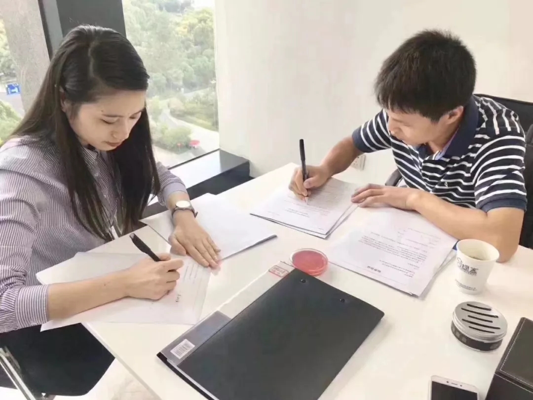 熱烈祝賀吳總簽約創(chuàng)綠家瀘州市縣級代理！