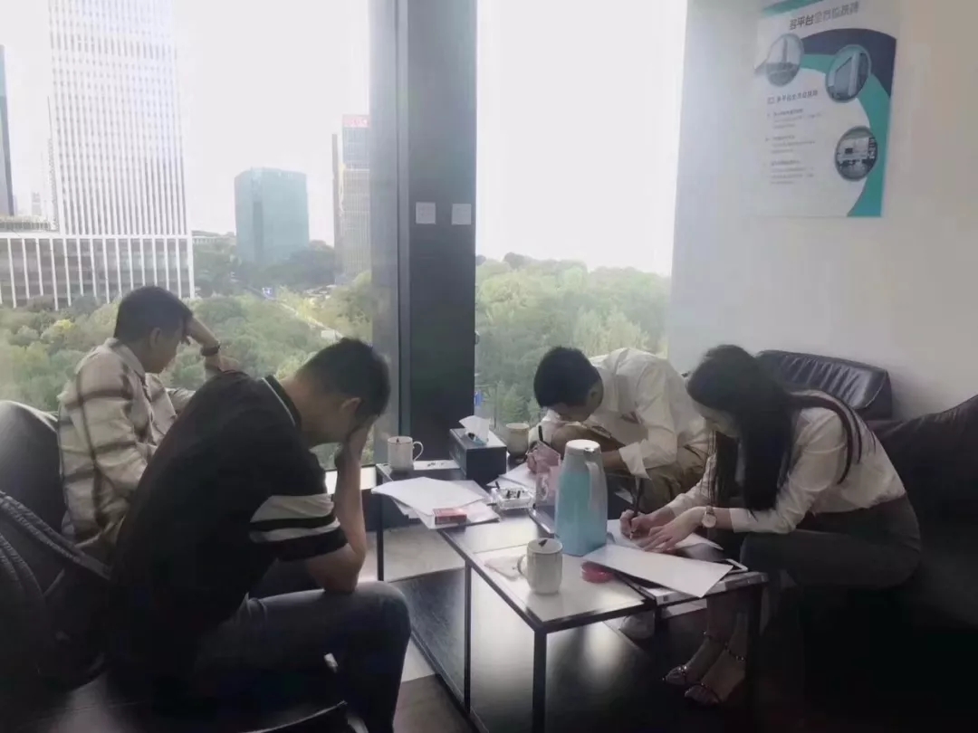 熱烈祝賀馮總、李總、龔總簽約創(chuàng)綠家清遠(yuǎn)市區(qū)級(jí)代理！