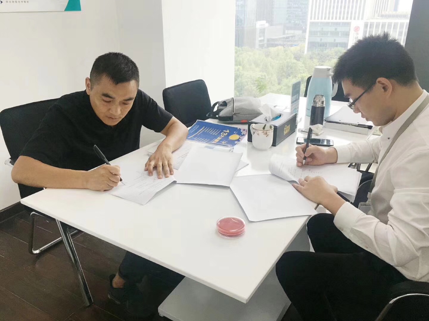 熱烈祝賀夏總簽約創(chuàng)綠家深圳市區(qū)級(jí)代理！