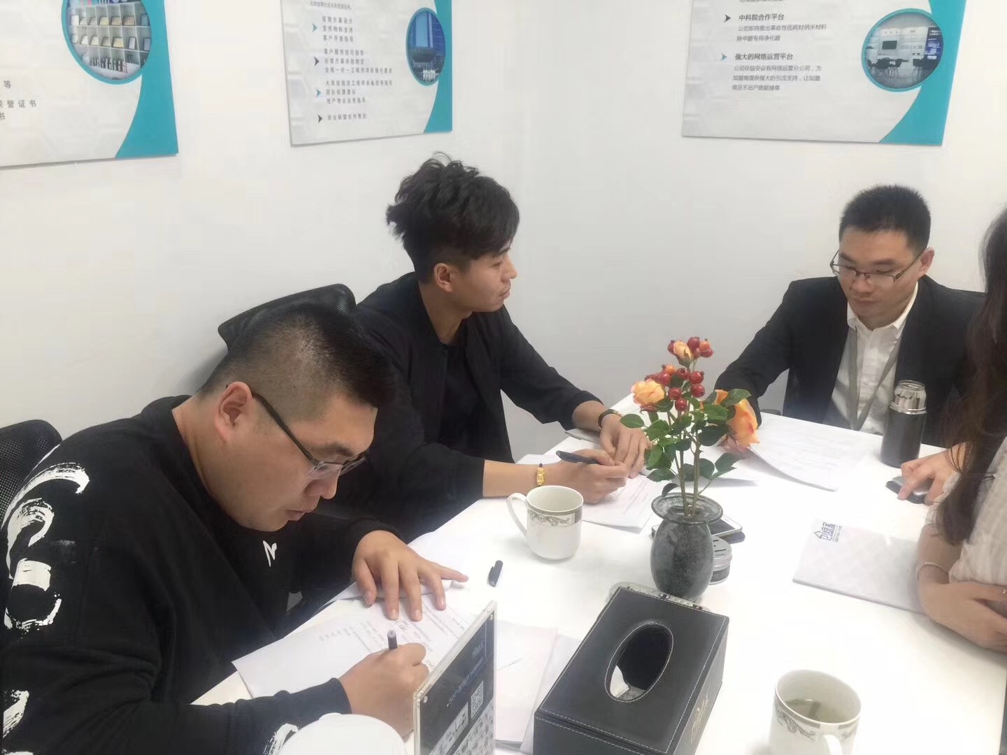 熱烈祝賀李總、王總簽約創(chuàng)綠家鞍山市區(qū)級(jí)代理！