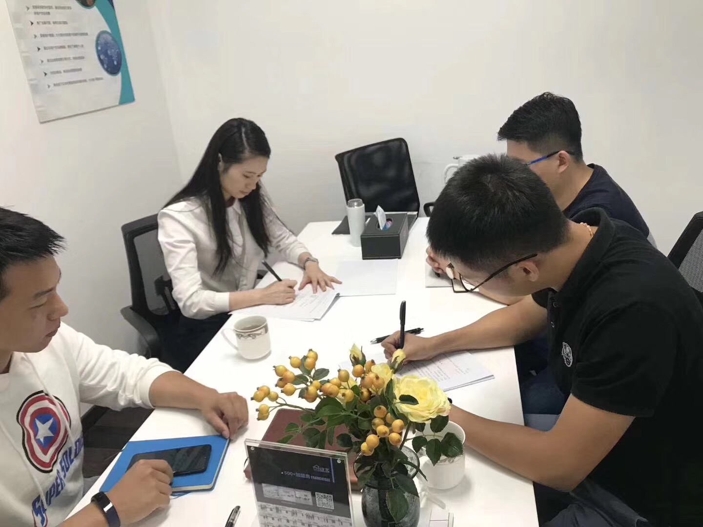 熱烈祝賀嚴(yán)總、黃總、楊總簽約創(chuàng)綠家深圳市區(qū)級(jí)代理！