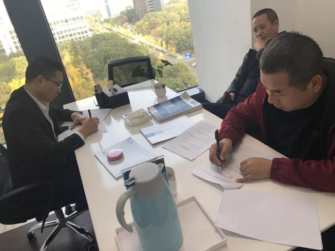 熱烈祝賀武總、王總簽約創(chuàng)綠家包頭市區(qū)級(jí)代理！