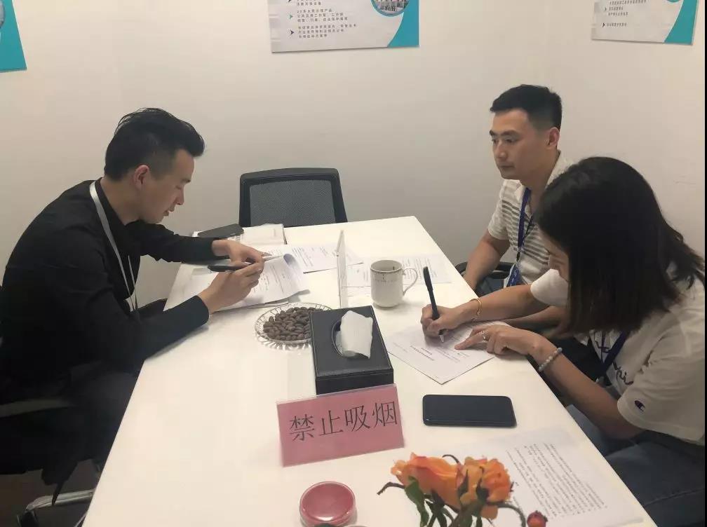 熱烈祝賀王總簽約創(chuàng)綠家南京市區(qū)級代理！