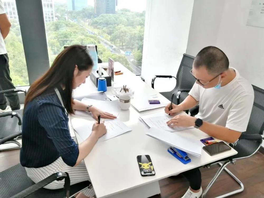 熱烈祝賀李總簽約創(chuàng)綠家福建省莆田市區(qū)級代理！