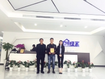 熱烈祝賀張總父子簽約創(chuàng)綠家江蘇省市級代理！