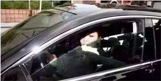 市民劉先生這幾天眼睛痛、嗓子疼，經過醫(yī)院一診斷居然是甲醛中毒。劉先生很困惑，家里已經裝修了好幾年了，怎么會突然間就甲醛中毒了呢。后來又朋友提醒他，原來是因為自己年前購置的新車，經過檢測，發(fā)現車里甲醛含量嚴重超標。